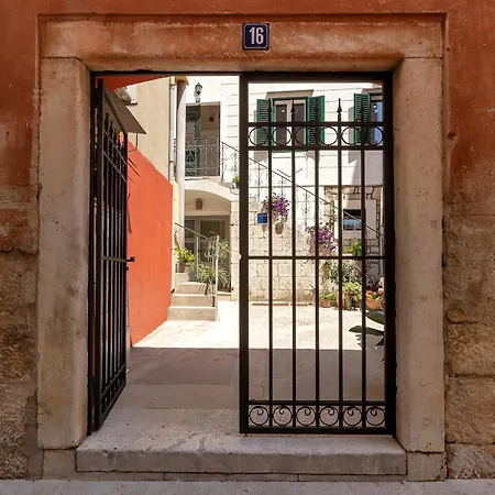 Apartamento Dvor Kalalarga
