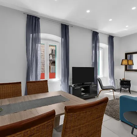 Center Dvor Kalalarga Apartment Makarska