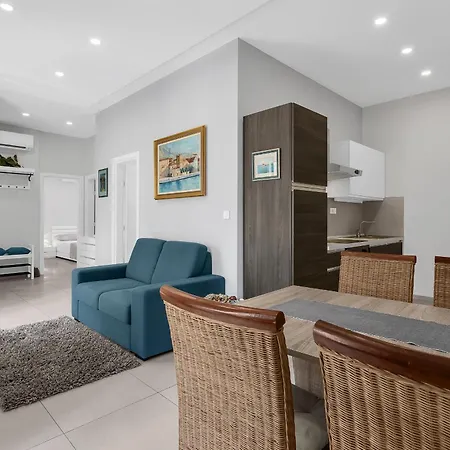 Center Dvor Kalalarga Apartment
