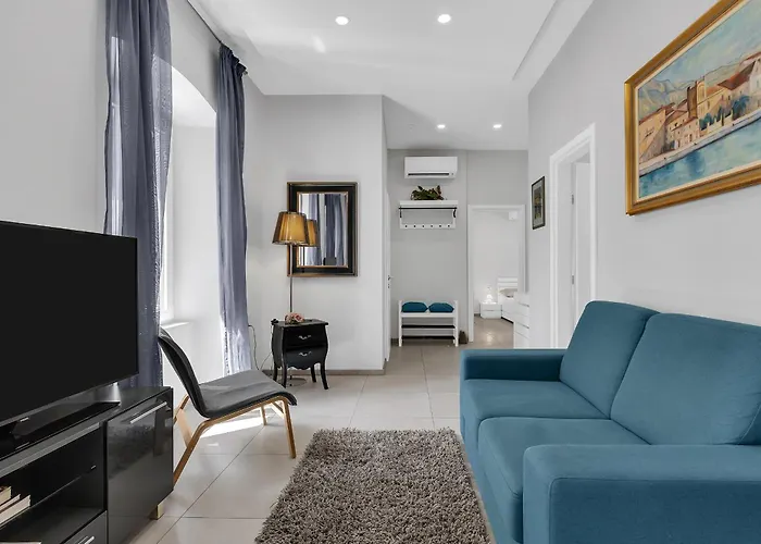 Center Dvor Kalalarga * ماكارسكا