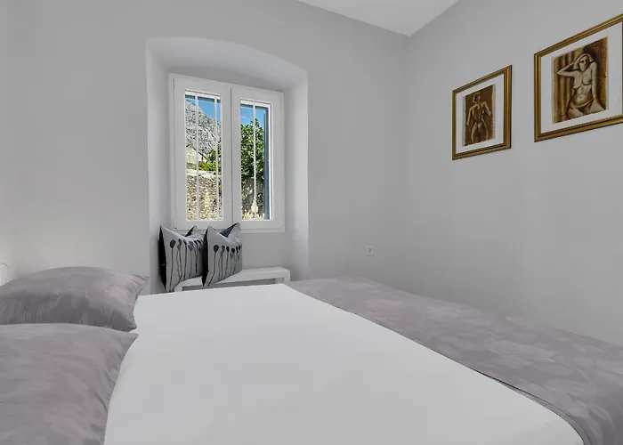 Center Dvor Kalalarga Daire Makarska